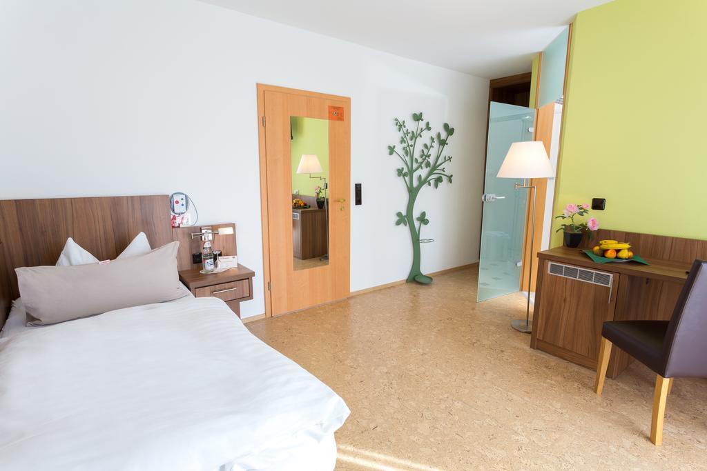 Single Room,403825287:JPEG